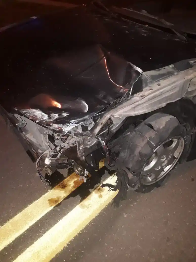 Automóvil se dio a la fuga al chocar con una moto