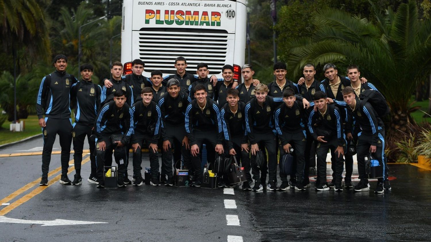 Con Tomás Nosei, la Sub 17 viajó para jugar en España