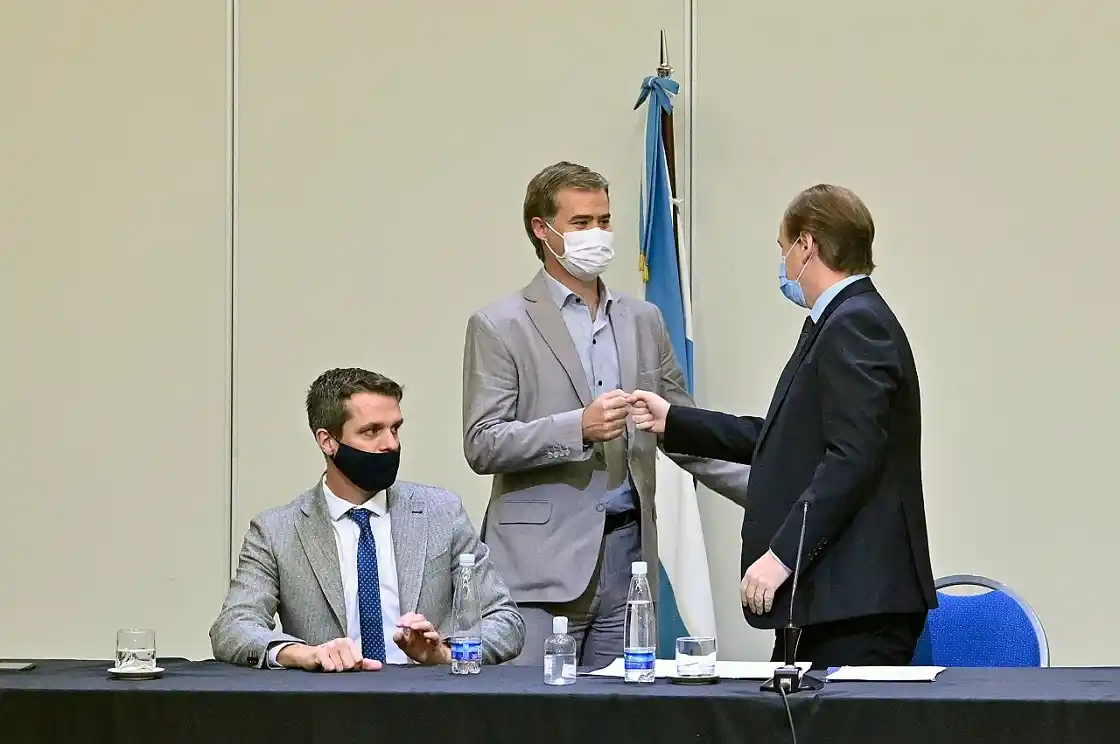 El intendente Piaggio firmó con el gobernador un convenio para construir 200 viviendas