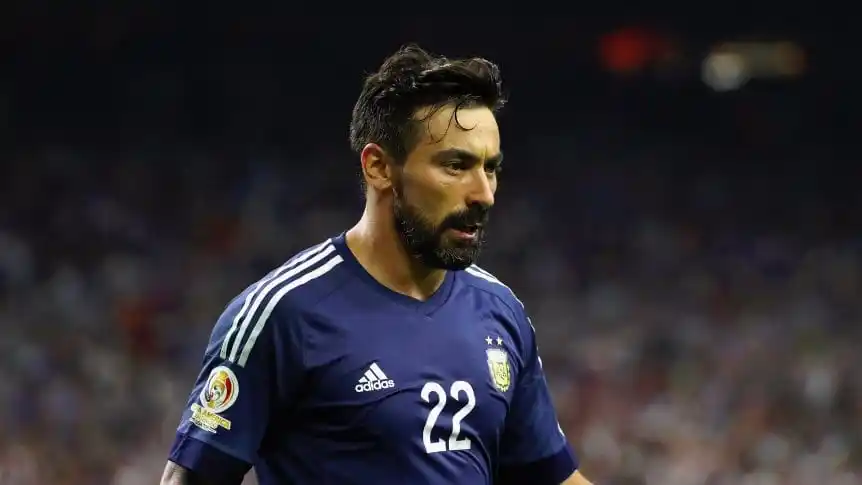 Ezequiel “Pocho” Lavezzi anunció su retiro