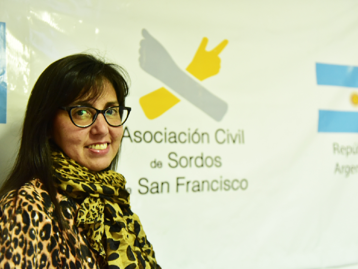 “La sociedad tiene una gran deuda con los sordos” 