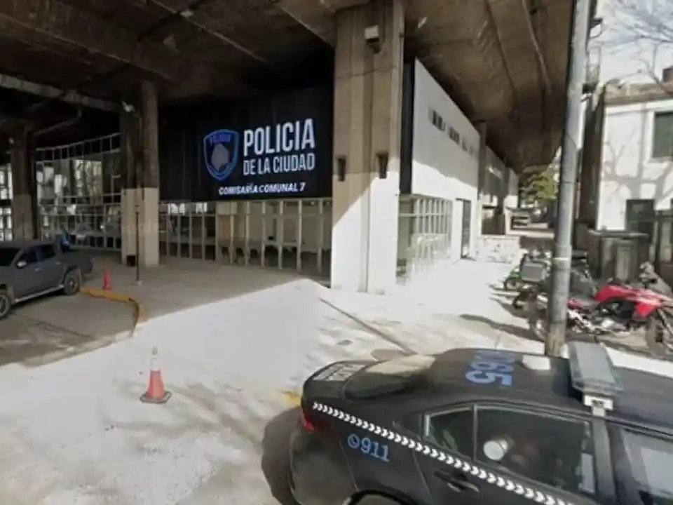 Cayó un cartel y mató a un policía porteño