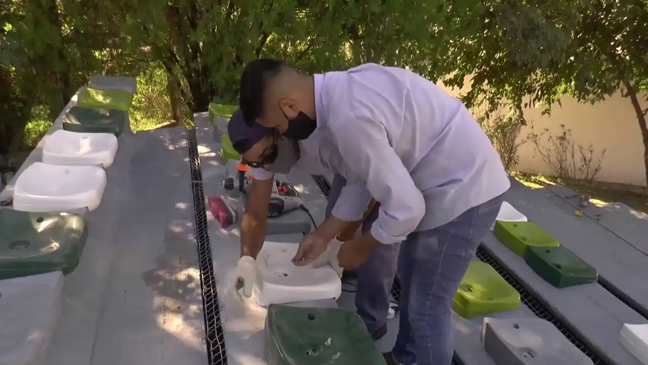 Colocan las butacas en el Anfiteatro del Parque Sur