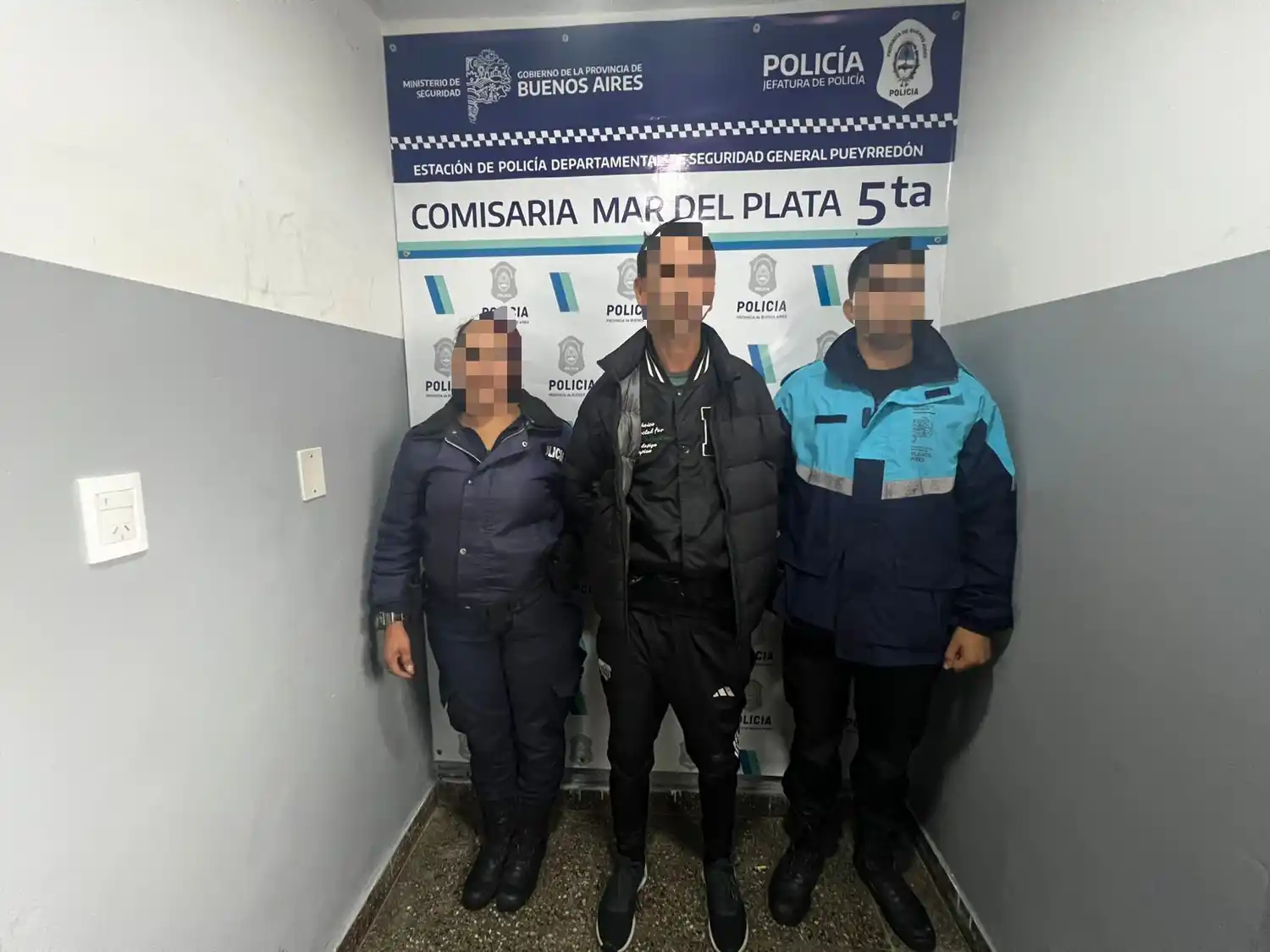 El ladrón rompió la caja fuerte, aunque no consiguió abrirla.