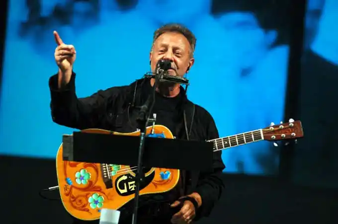 La UNER distinguirá a León Gieco con el título de Doctor Honoris Causa