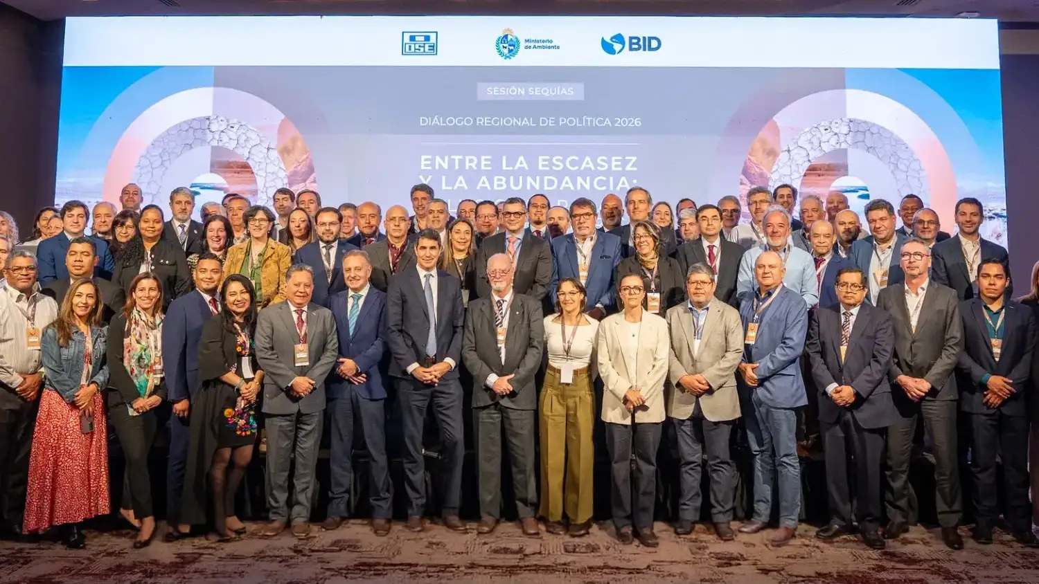 Especialistas, operadores y autoridades de distintos países de América Latina y el Caribe que participaron del Diálogo Regional de Políticas de Agua y Saneamiento 2026, en Montevideo.
