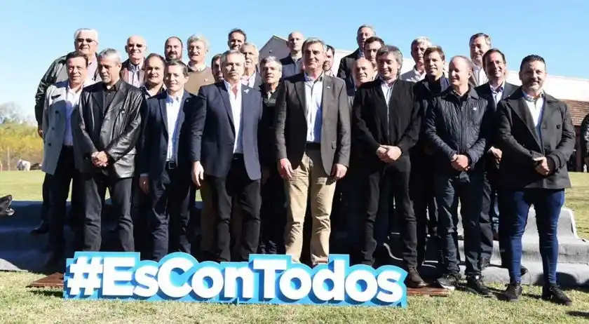 Intendentes discutieron con Máximo y Alberto Fernández la candidatura a gobernador