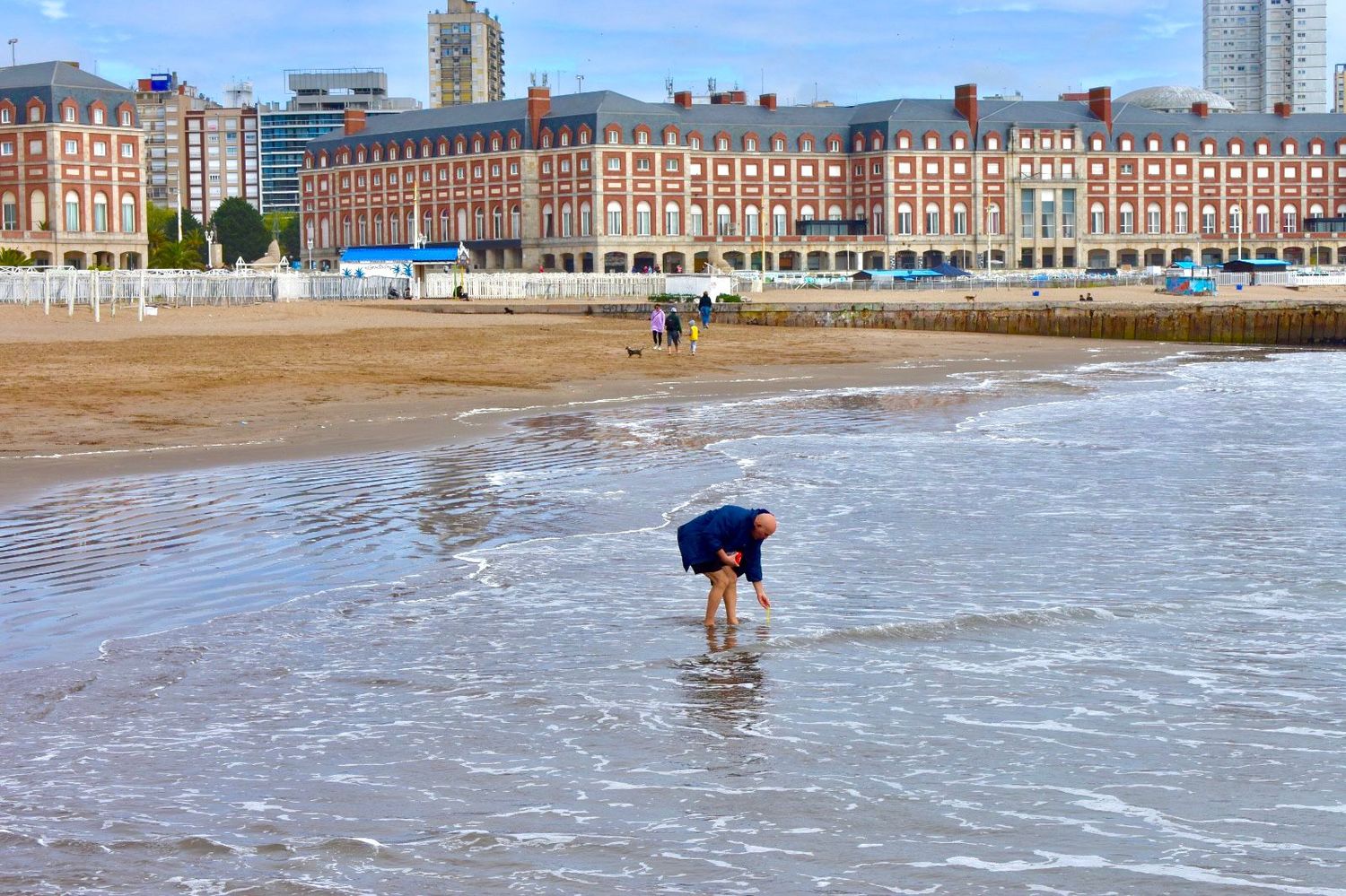 Las playas de Mar del Plata cumplen con "exigentes estándares" de calidad de agua