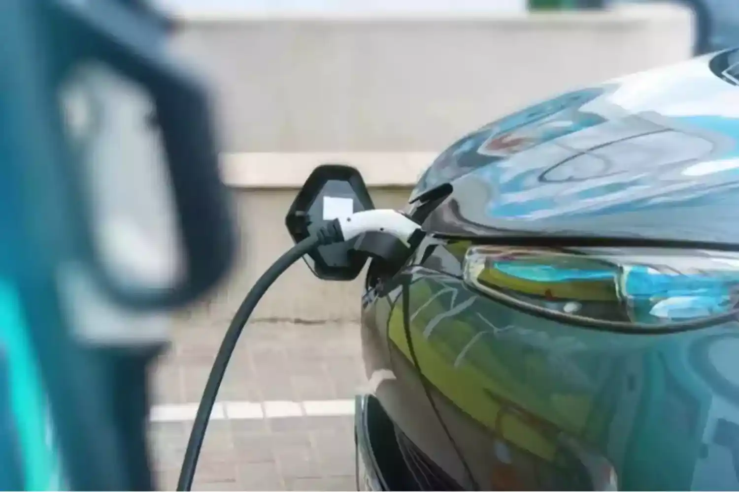 Cada vez más usuarios cuentan con autos eléctricos o híbridos en el país.