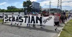 La familia Simón inició la marcha hasta La Plata para pedir Justicia y el Municipio salió al cruce