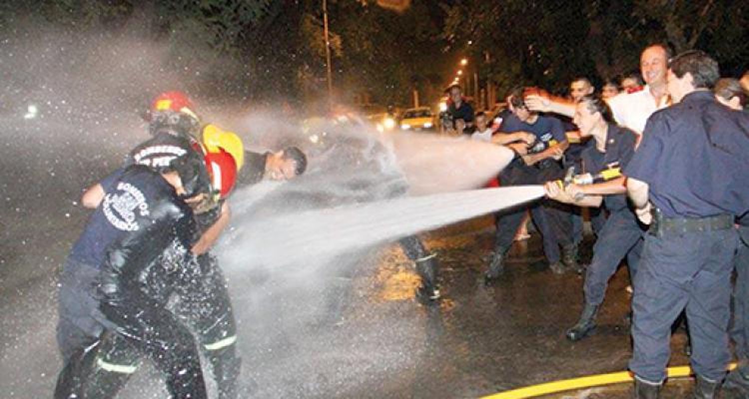 Acto de ascensos y reconocimientos en el Cuartel de Bomberos