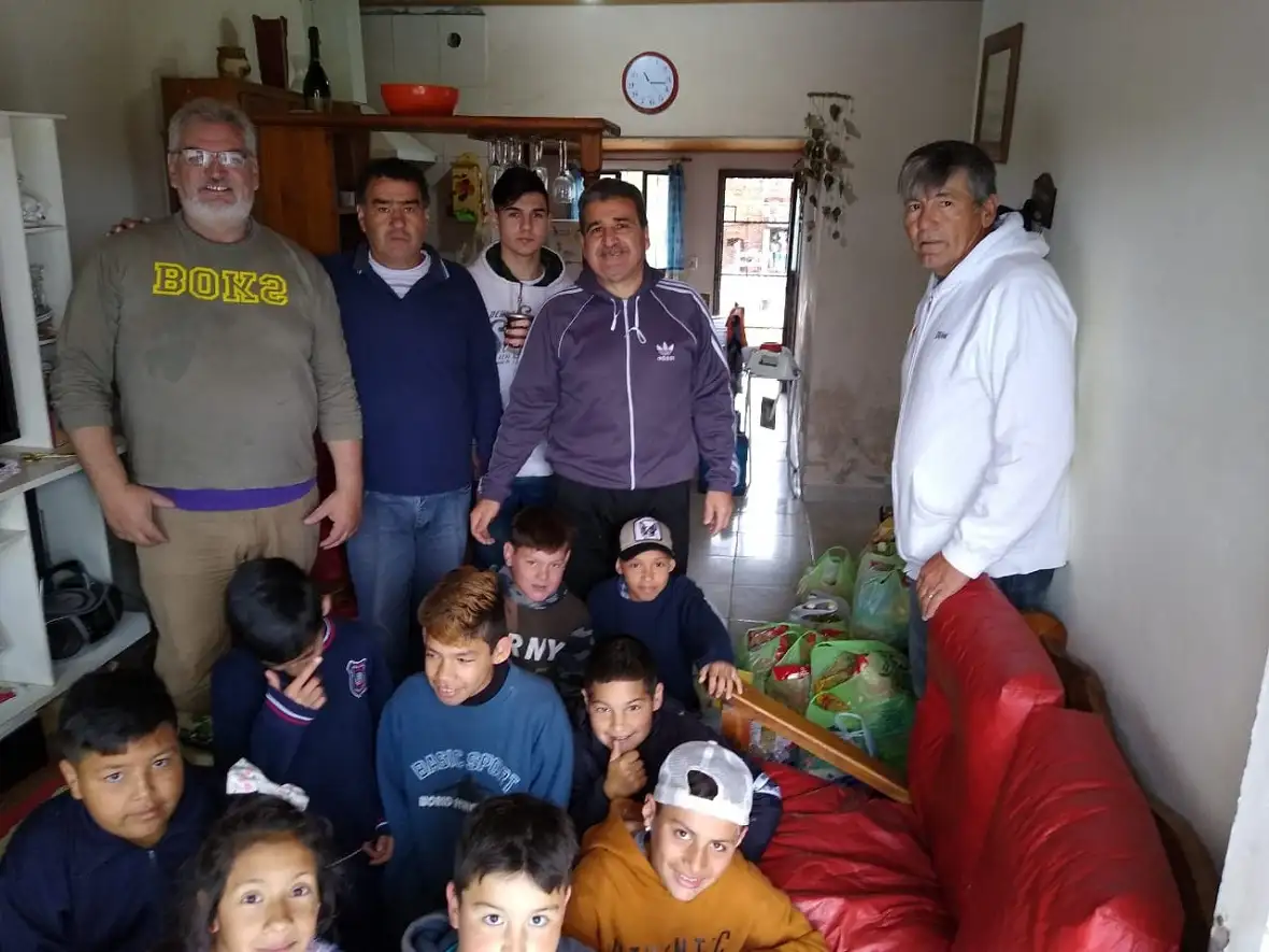 La Asociación de Básquet entregó alimentos en el comedor comunitario del Barrio Munilla