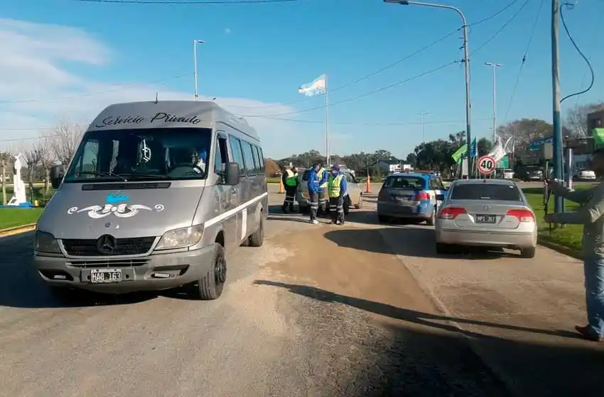 Video: se secuestró una combi sin habilitación que llevaba 6 pasajeros con destino a Capital Federal