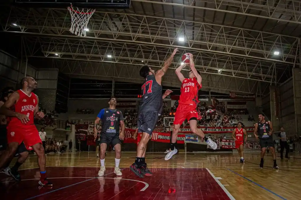 Con agonía, Huracán ganó la ida