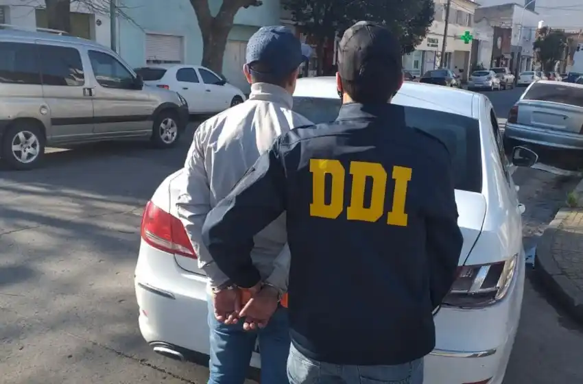 Estuvo un mes prófugo y cayó en el velorio de su padre