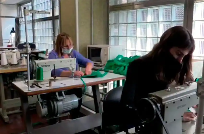 El Teatro Colón y otra gran obra: fabrican barbijos para combatir la pandemia