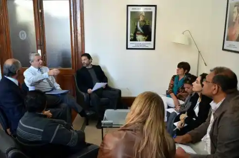 Se presentó en la Nación la documentación de viviendas para docentes 