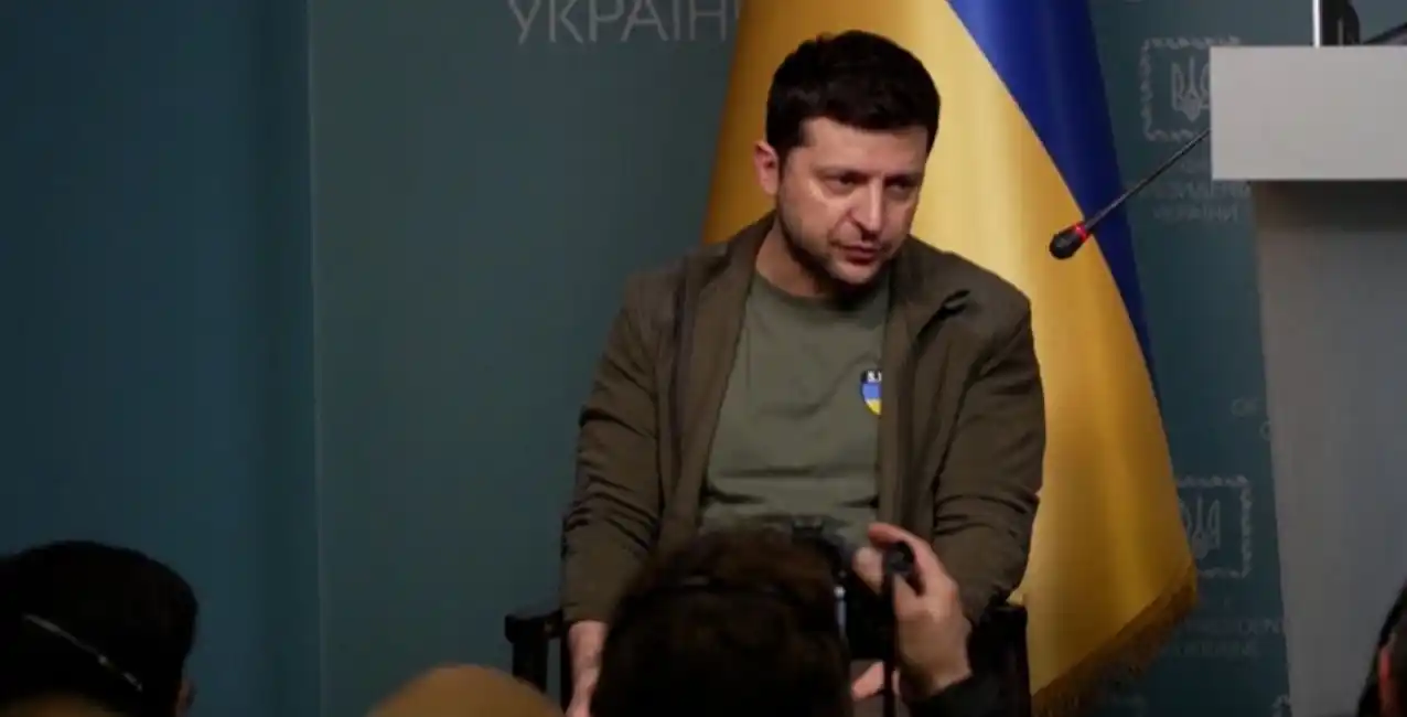 Zelenski aceptaría la neutralidad de su país entre Rusia y Occidente