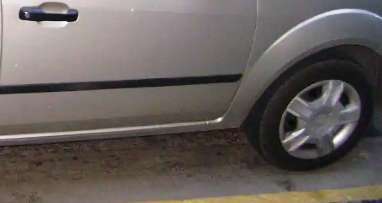 Tránsito: 8 autos infraccionados por estacionamiento indebido