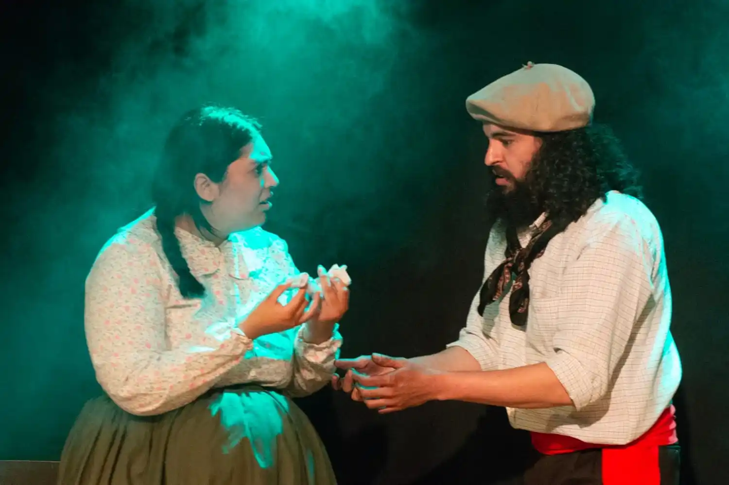 El grupo que dirige Agustín Rivarola conjuga teatro con danzas folklóricas en esta nueva obra. Fotos: Jesi García.