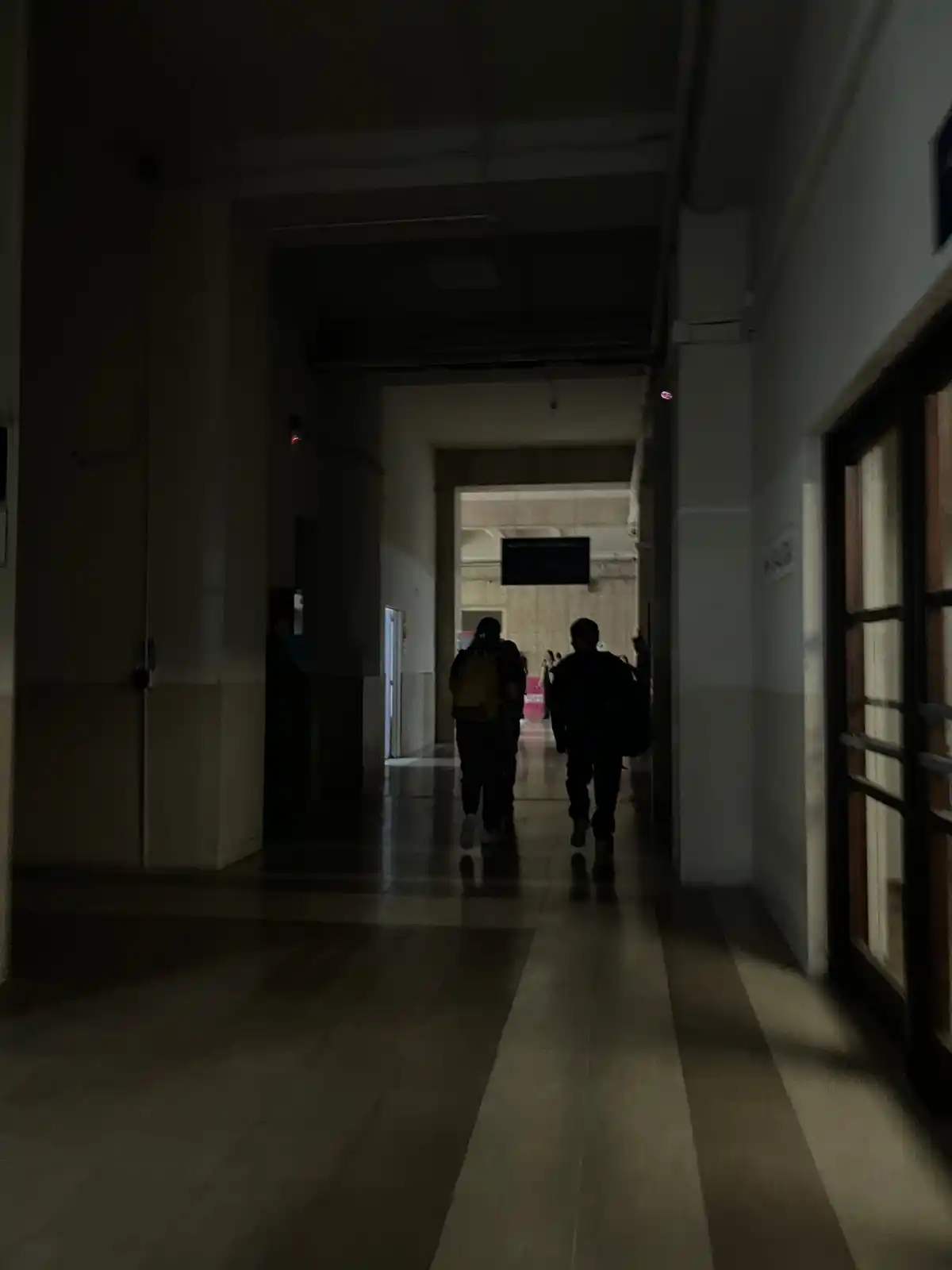 La Facultad de Medicina de la UBA a oscuras.