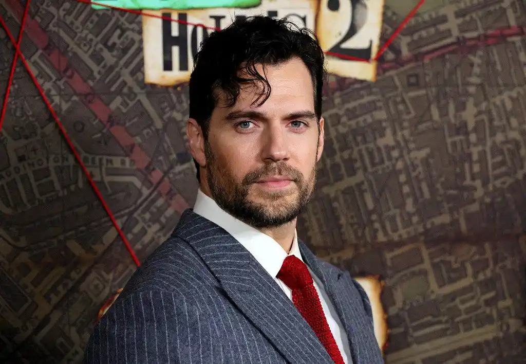 ¡NO VA MÁS! Henry Cavill confirma que ya no usará capa