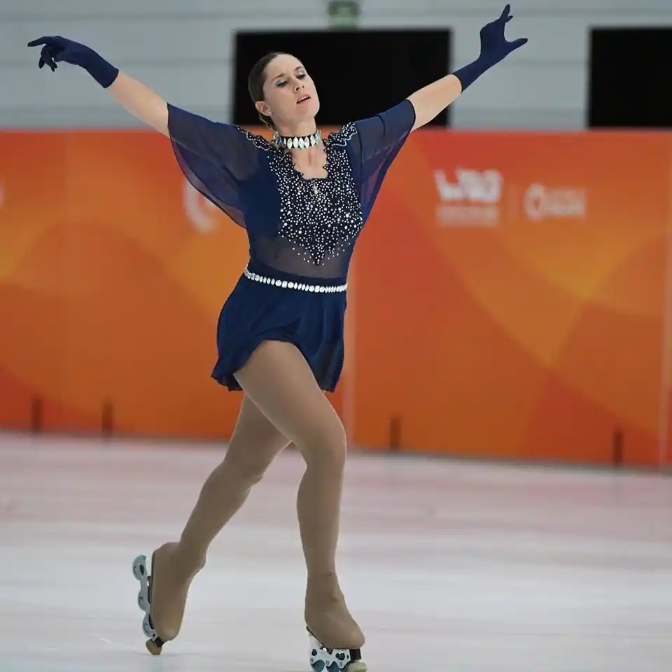 Lucia sigue disfrutando del patín artístico mientras vincula su profesión de psicopedagoga con el deporte