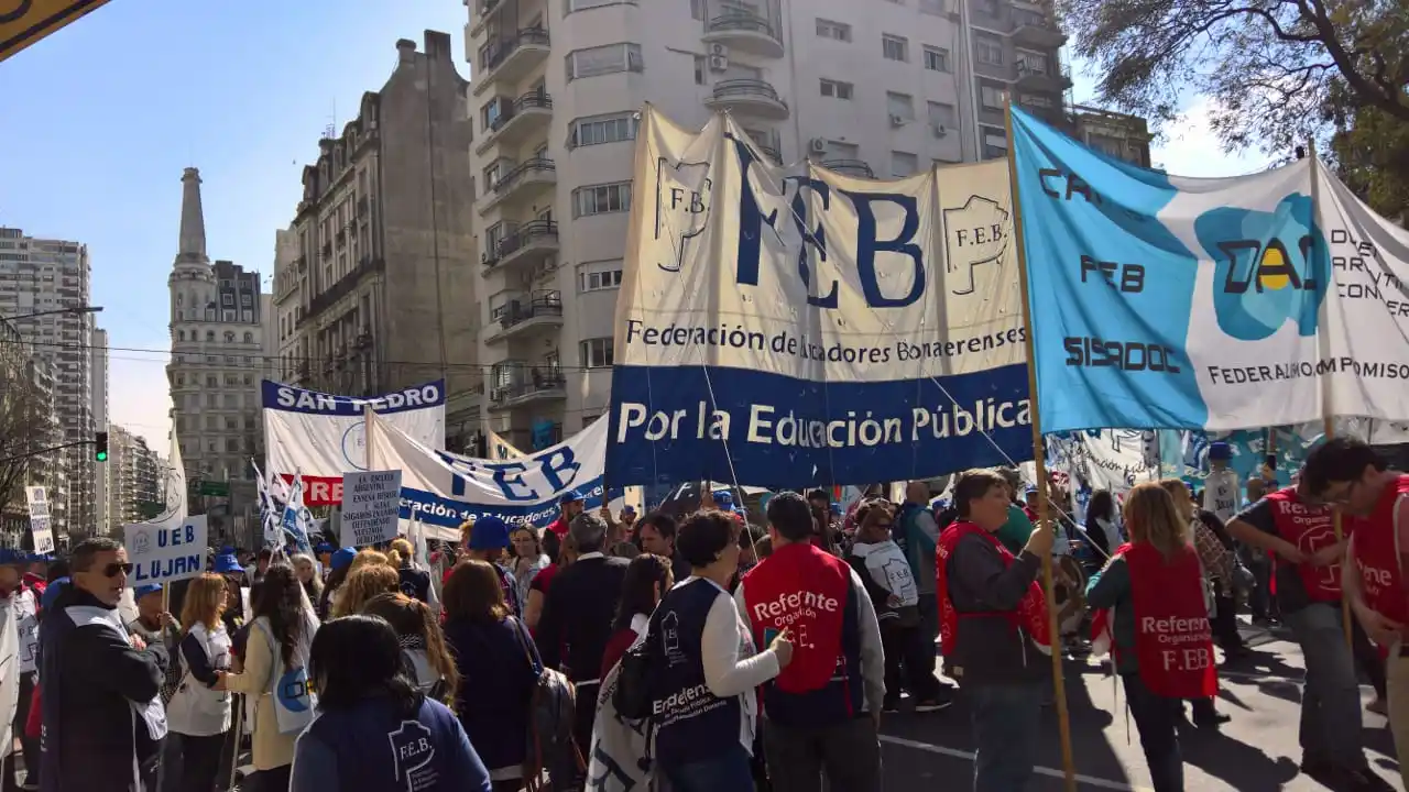 Paro nacional docente: Maestros de toda la Provincia se movilizaron al Congreso