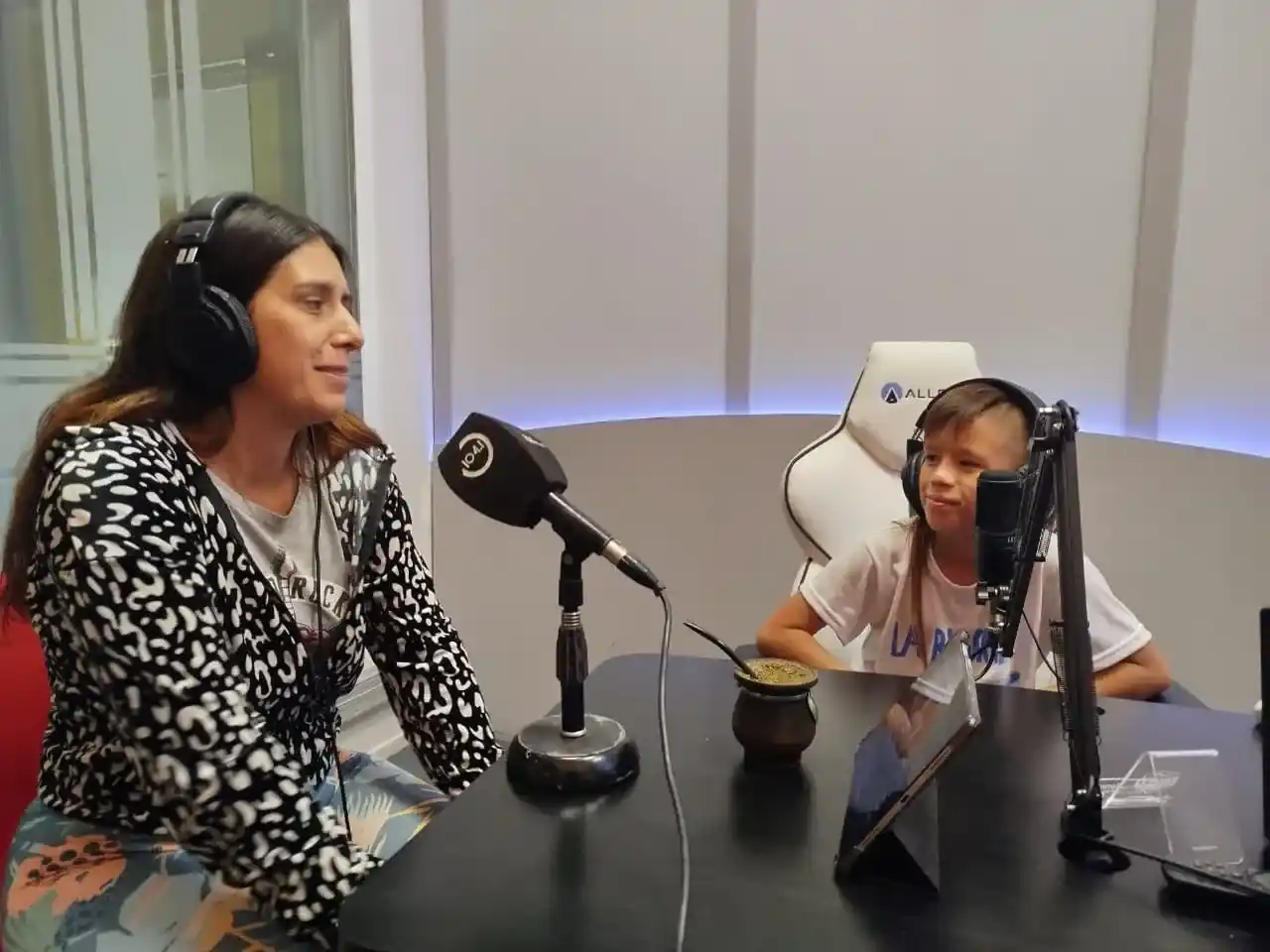 Acompañado de su mamá, Ana, Agustín contó como vivió la experiencia con Divididos.