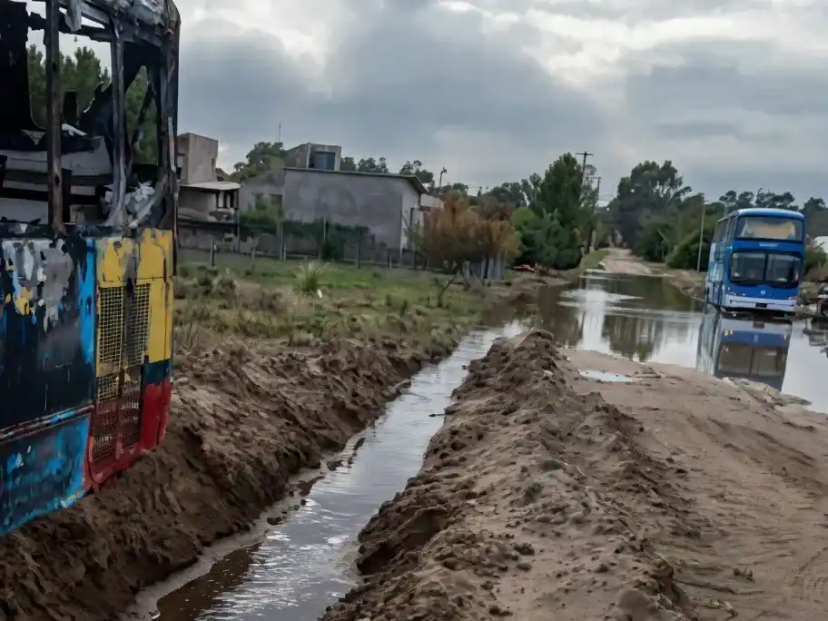 Reta. Canalización en las calles 60 y 35 para poder sacar el agua que no permitía que algunos vecinos accedan a sus propiedades (Gentileza de Daniel Civetta)