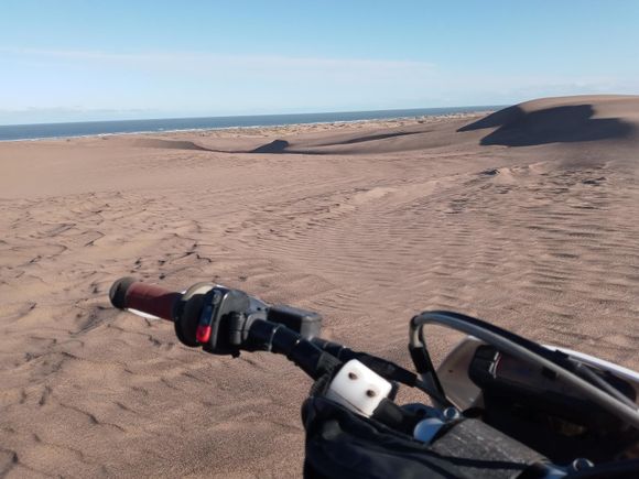 Monte Hermoso: murió un motociclista pampeano al pasar por un médano cortado
