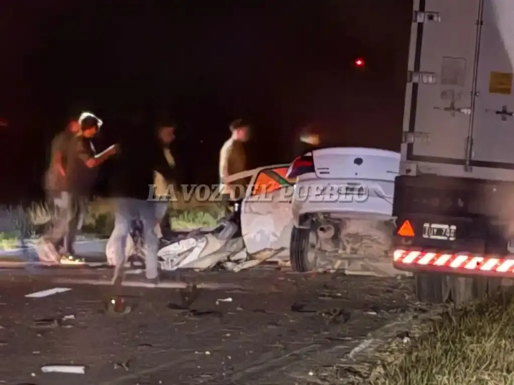 El chofer del camión sufrió golpes leves y no fue necesario su traslado a un centro de salud.
