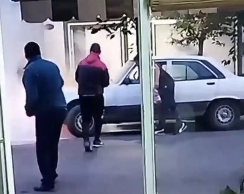 Vecinos sofocaron un incendio en un automóvil