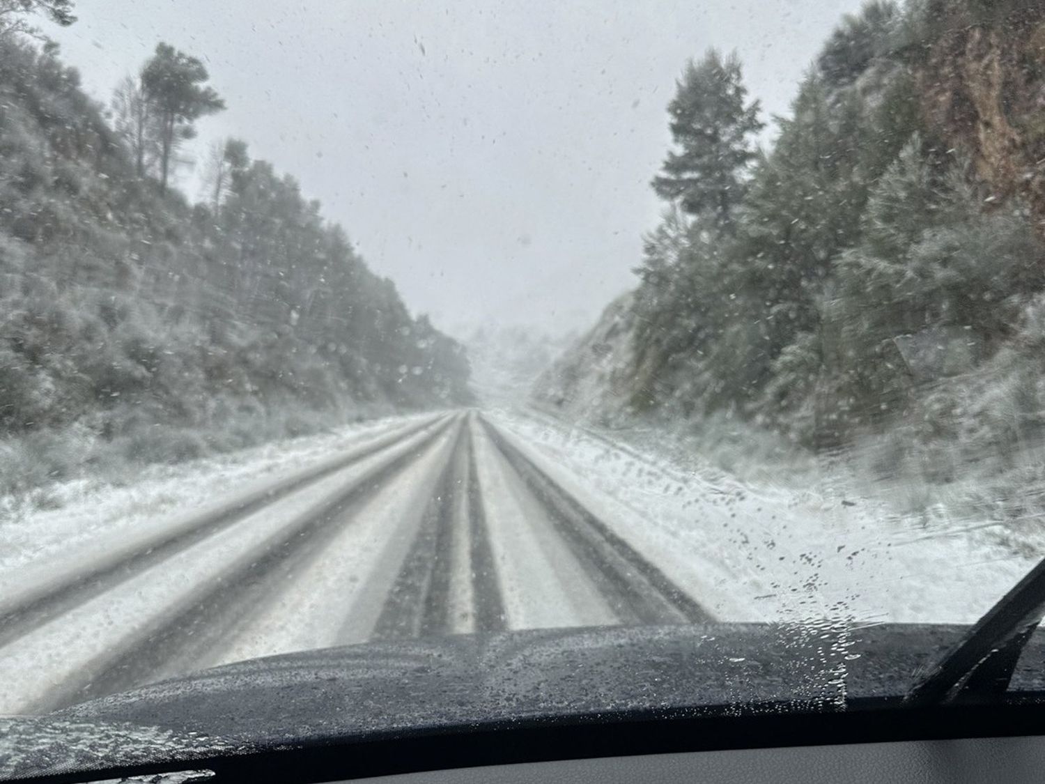 El invierno llegó con nieve en Sierra de la Ventana: Fotos y videos