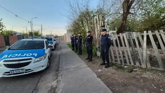 Allanamiento con secuestro de estupefacientes y dos personas aprehendidas