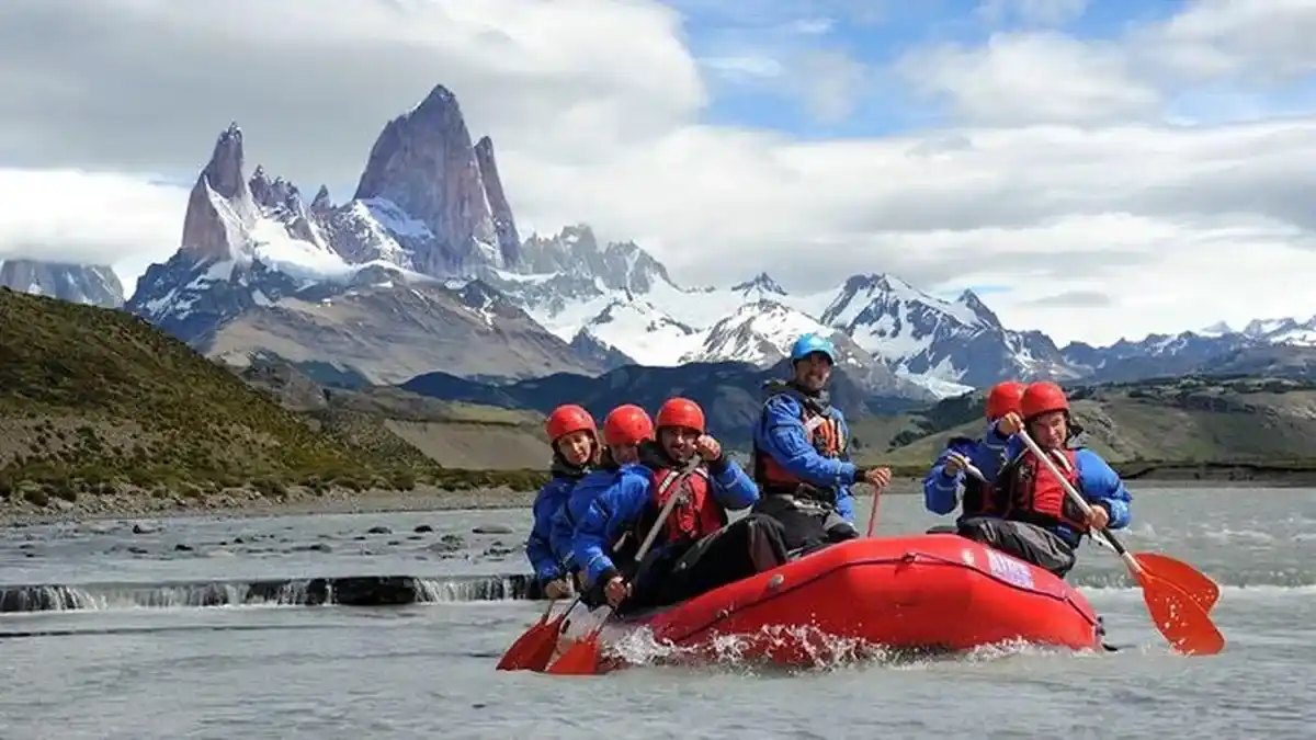 Tragedia en el Chaltén: murieron tres turistas al darse vuelta su balsa durante una excursión