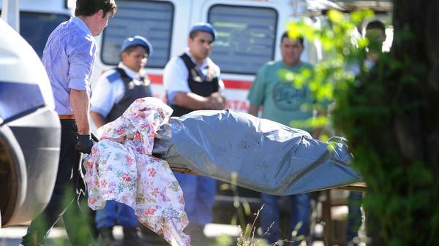 Florencio Varela: El autor del crimen de su padre y la pareja está prófugo