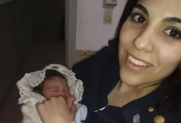 Encontraron un bebé recién nacido en un basural