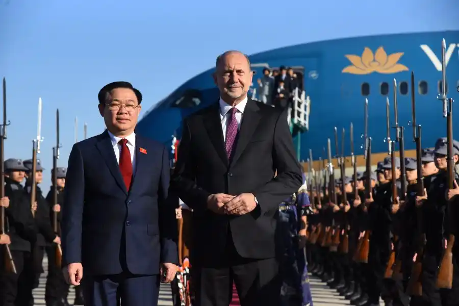 En Rosario Omar Perotti recibió a Vuong Dinh Presidente de la Asamblea de Vietnam