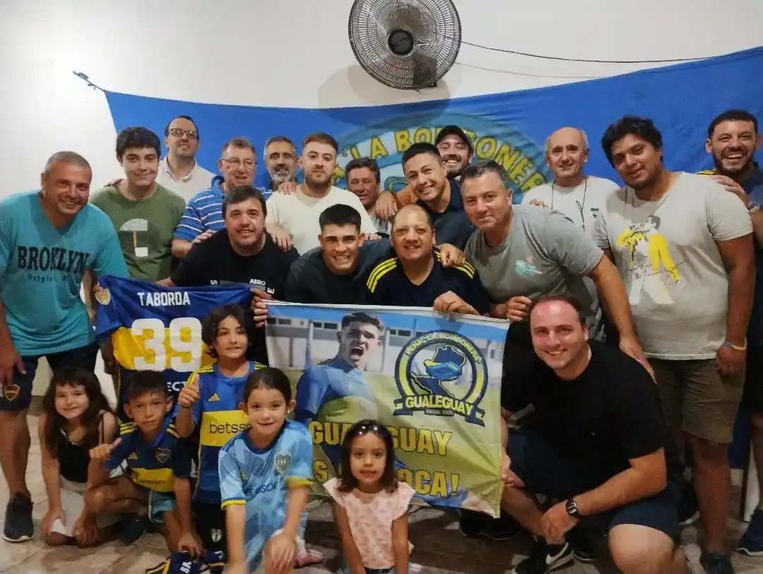 Integrantes de la Peña junto a Vicente Taborda que, como es habitual en él accedió a esestar presente en este reconocimiento y vivió momentos muy emotivos en este sencillo acto.