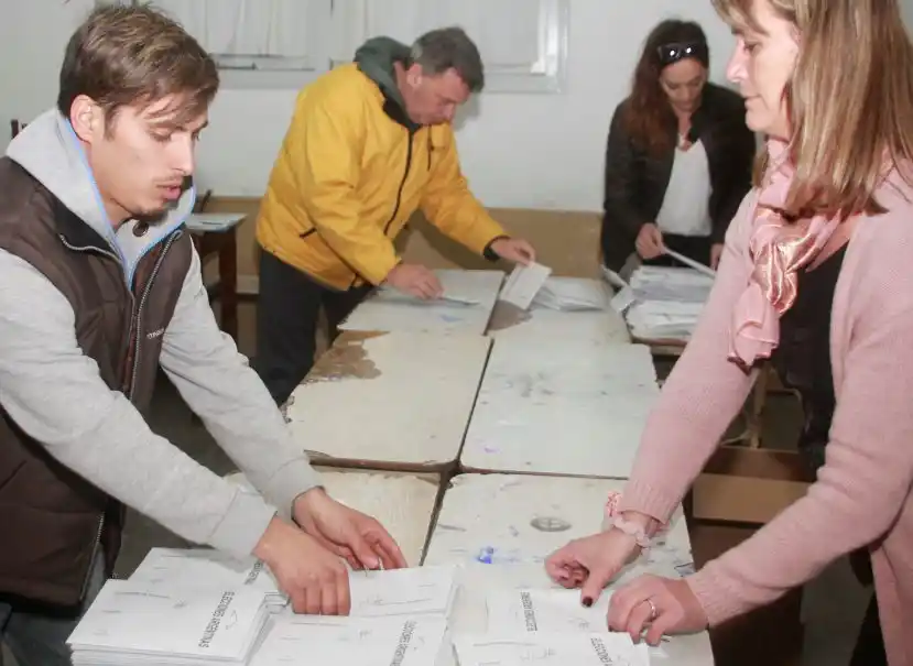 Siete listas participarán en las elecciones de octubre