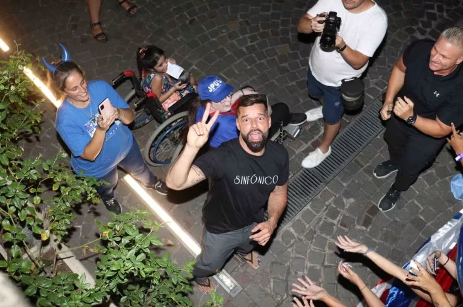 Con una murga, los fans le dieron la bienvenida a Ricky Martin en Buenos Aires