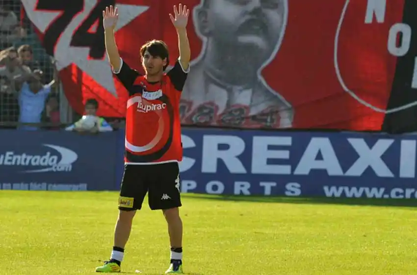 “Tu sueño, nuestra ilusión”: los hinchas de Newells marchan para pedirle a Messi que venga a la Lepra