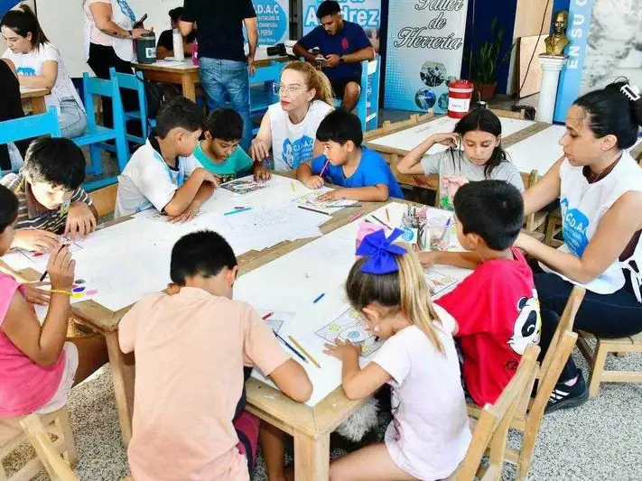 Ofrecen diferentes talleres en el CIDAC Eva 
Perón como parte de las actividades de verano
