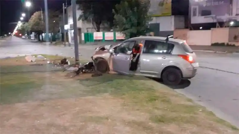 Manejó borracho, chocó contra una columna y rompió el récord mundial de alcoholemia