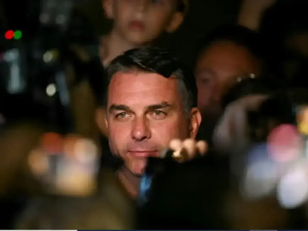 Flávio Bolsonaro.