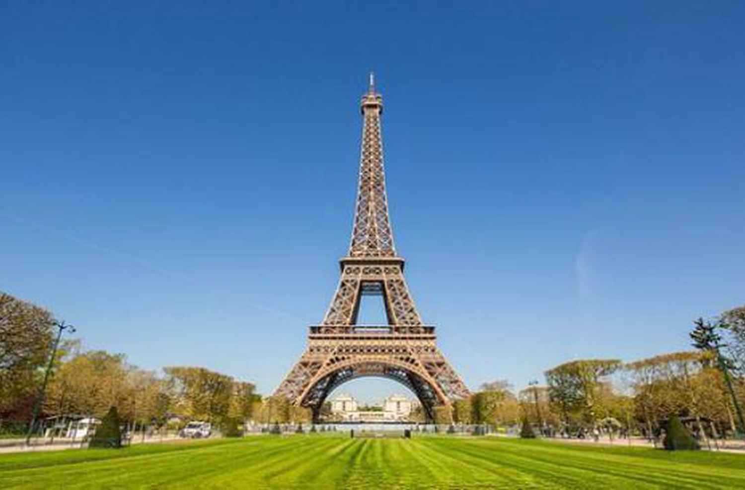 Desalojaron la Torre Eiffel por una amenaza de bomba