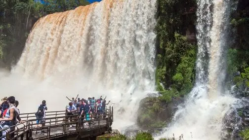 Cerca de 2 millones de turistas se movilizan por el fin de semana largo