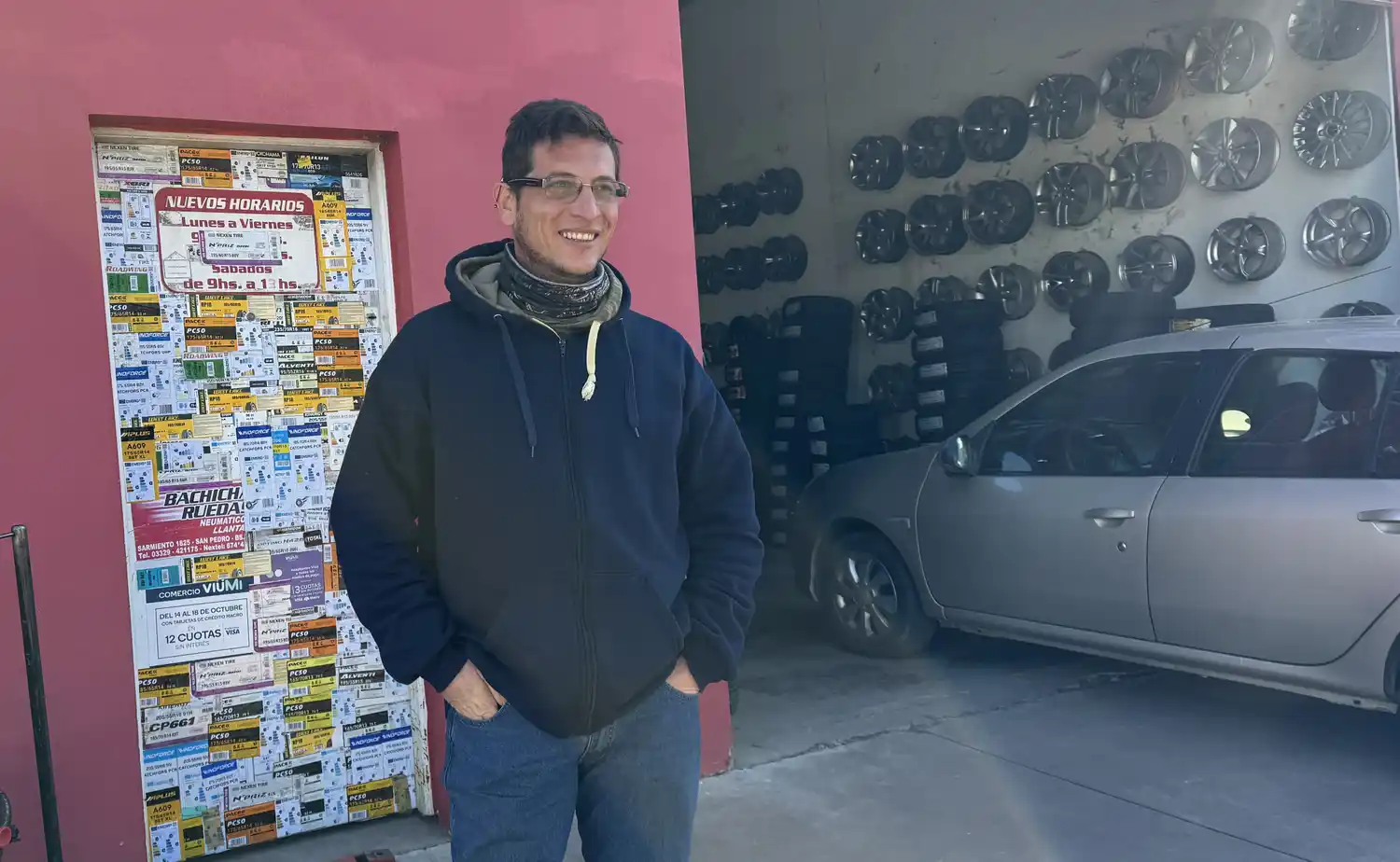 Gerardo explicó cómo pagar con criptomonedad las cubiertas para cualquier tipo de rodados.