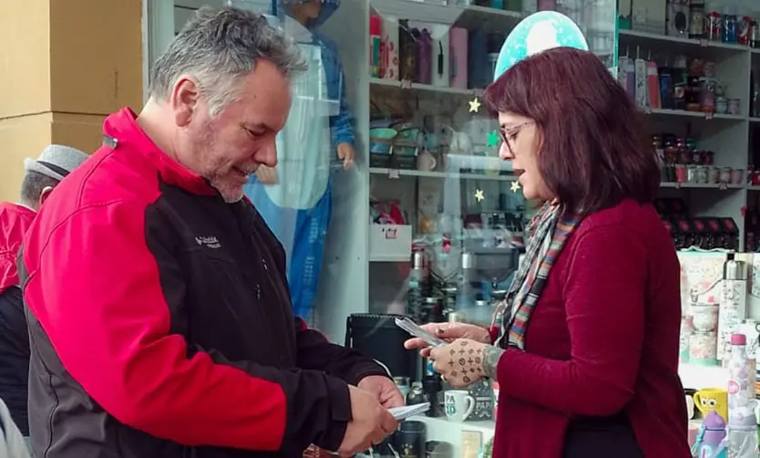 Gustavo Trindade continúa con las recorridas barriales mientras espera definiciones